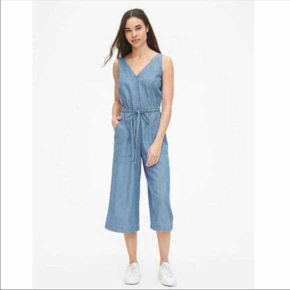 🌟 🎄 Gap tencel chambray jumpsuit - Picture 2 of 6